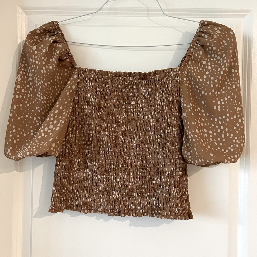 BB Dakota #1 Fawn Camel Tan Polka Dot Top Small